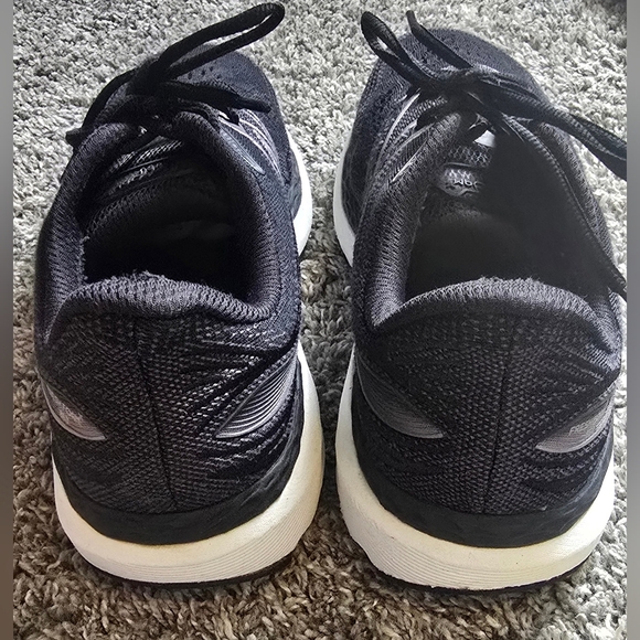 New Balance Fresh Foam Women's Size 10.5 Running Shoes Black - Picture 5 of 9